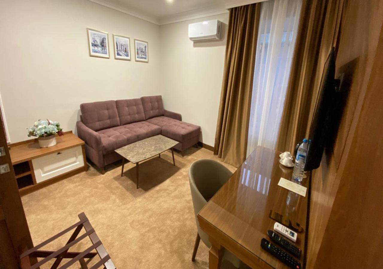 Boutique Hotel Kaspi Temirtau Buitenkant foto