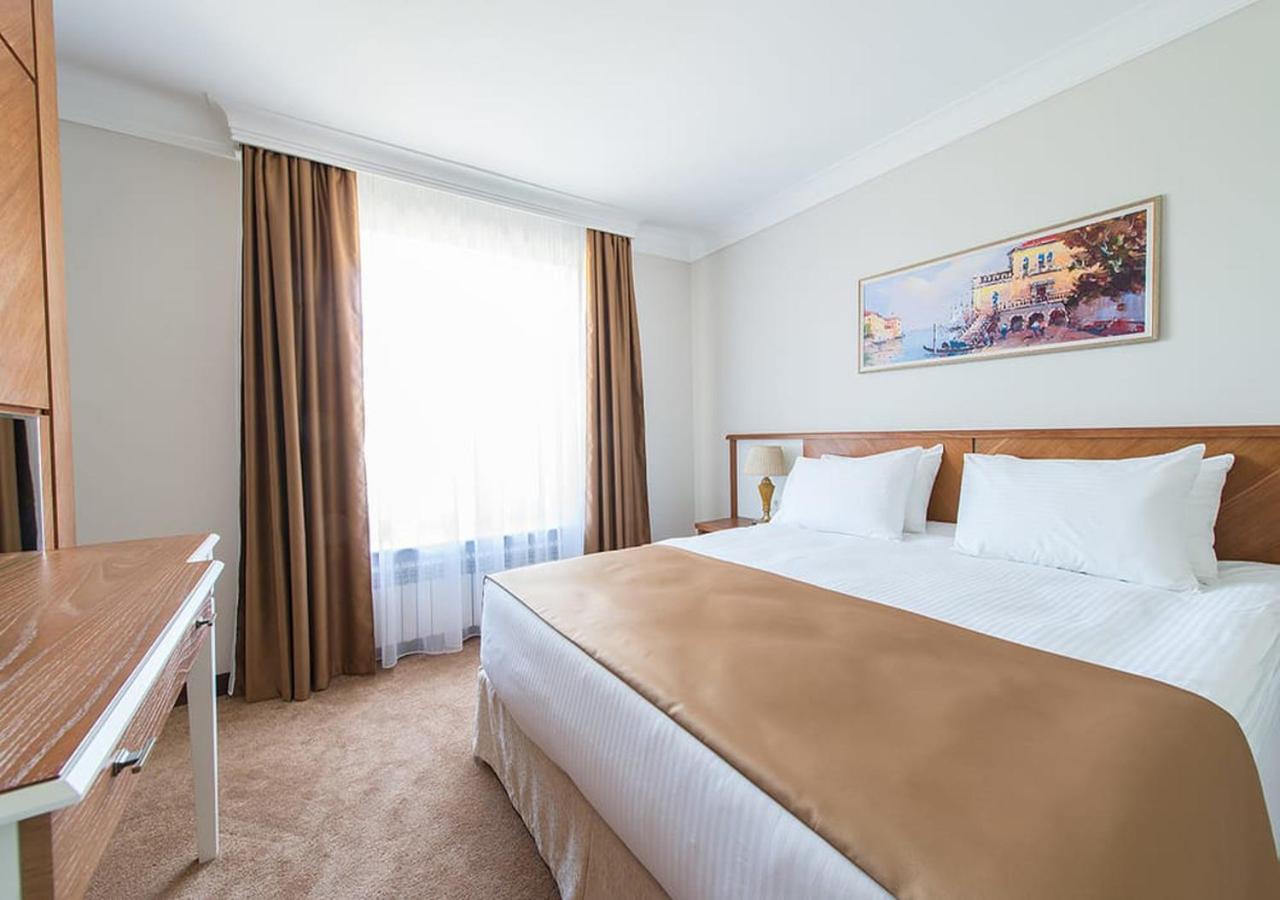 Boutique Hotel Kaspi Temirtau Buitenkant foto