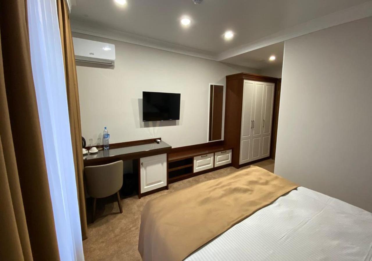 Boutique Hotel Kaspi Temirtau Buitenkant foto