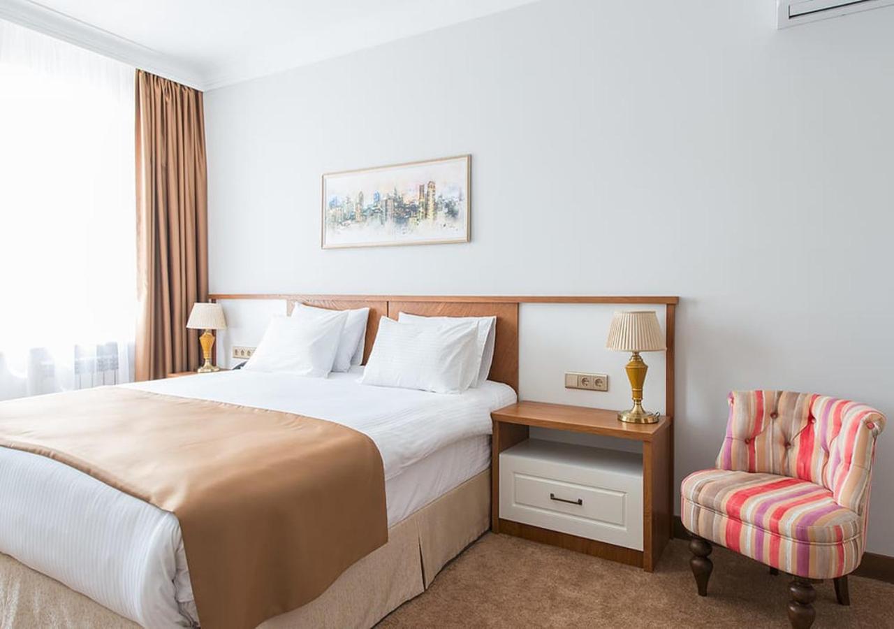 Boutique Hotel Kaspi Temirtau Buitenkant foto