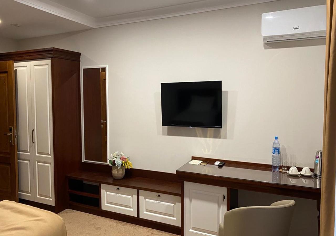 Boutique Hotel Kaspi Temirtau Buitenkant foto